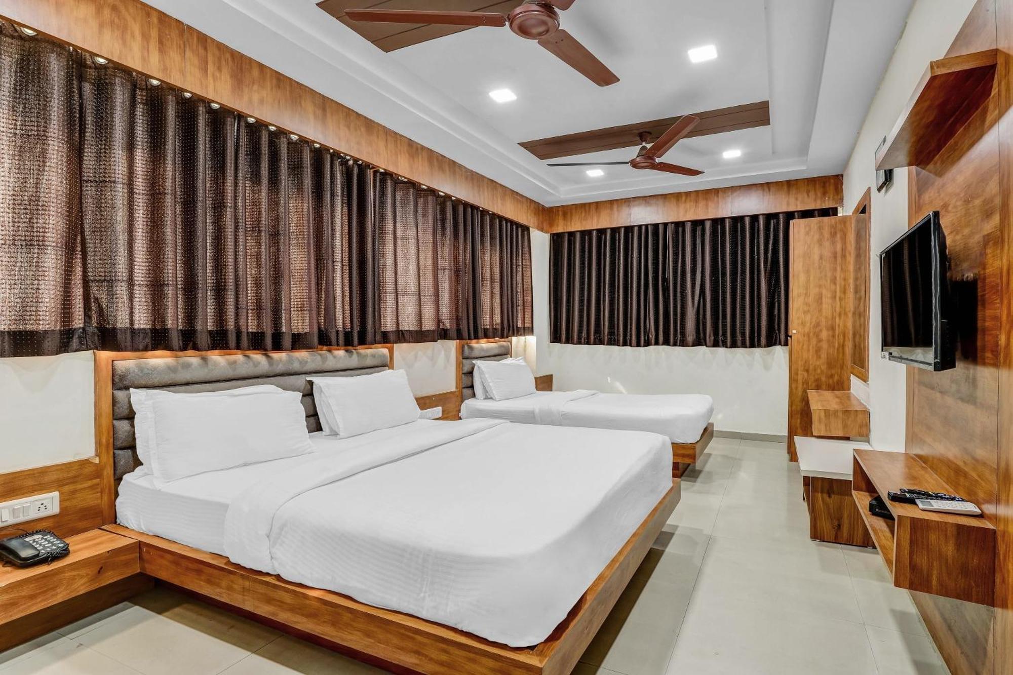 Capital O 80892 Hotel Maple View Naroda Exterior foto