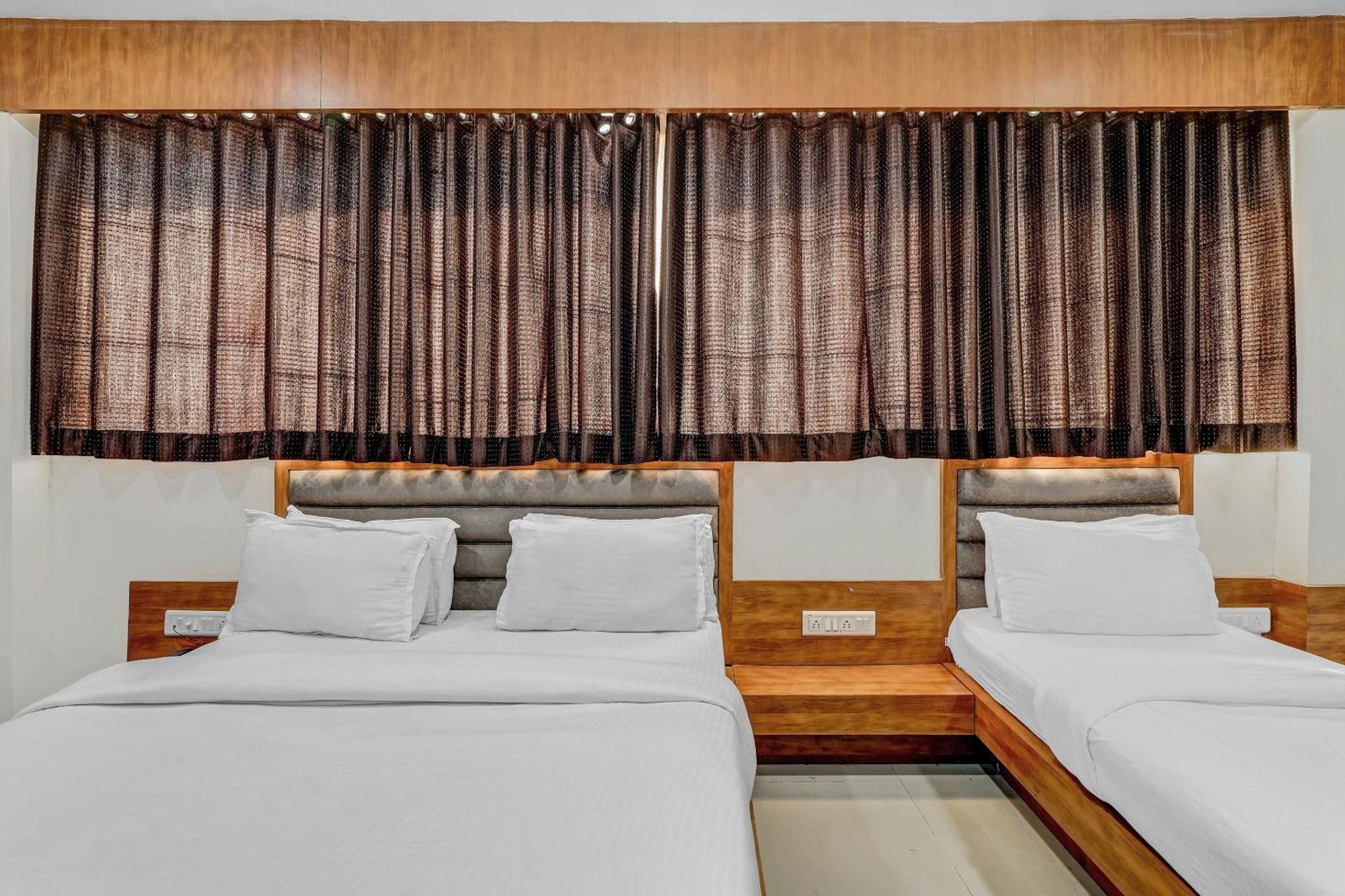 Capital O 80892 Hotel Maple View Naroda Exterior foto
