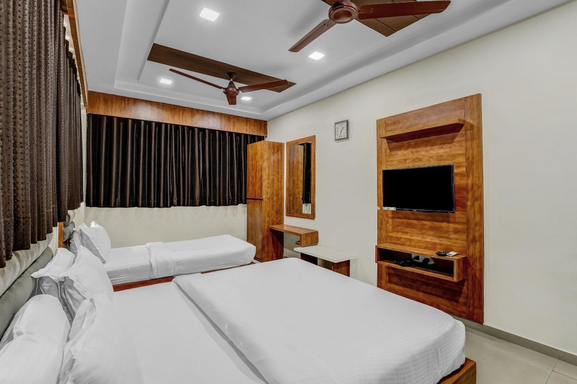 Capital O 80892 Hotel Maple View Naroda Exterior foto