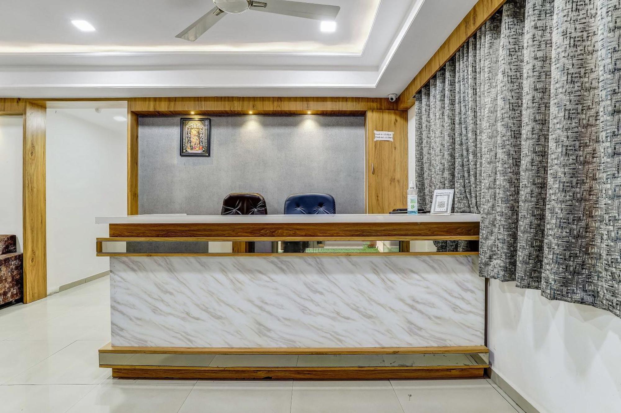 Capital O 80892 Hotel Maple View Naroda Exterior foto