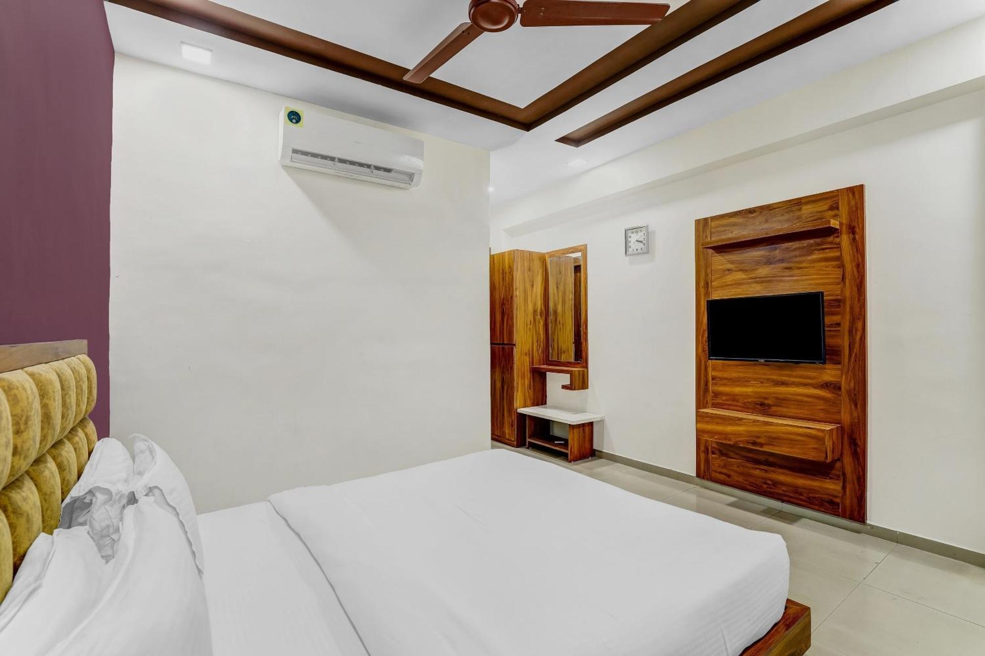 Capital O 80892 Hotel Maple View Naroda Exterior foto