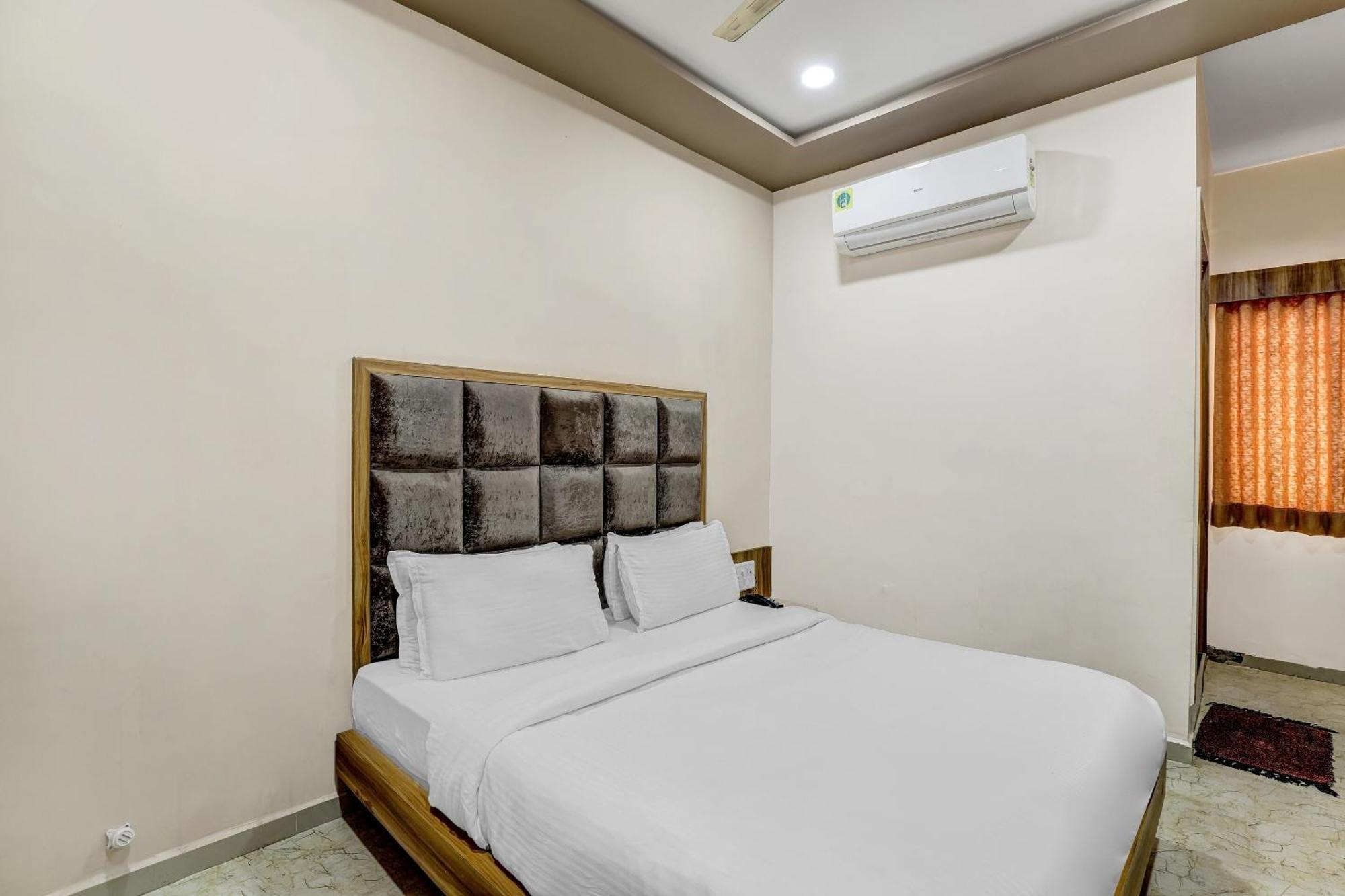 Capital O 80892 Hotel Maple View Naroda Exterior foto