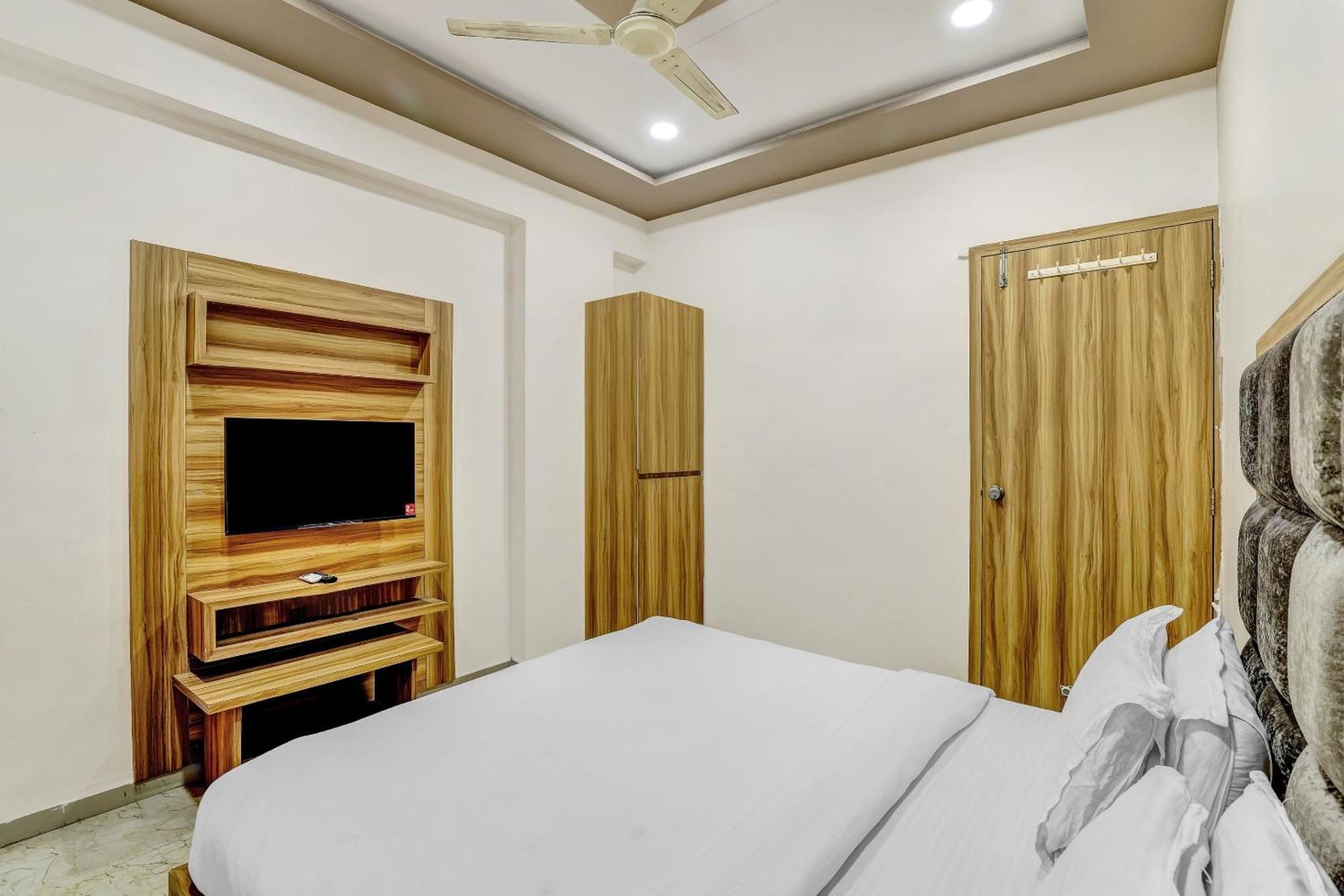 Capital O 80892 Hotel Maple View Naroda Exterior foto